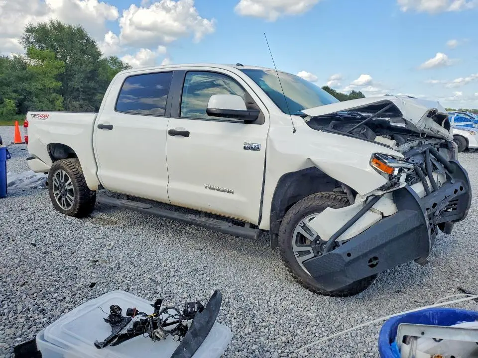 2018 TOYOTA TUNDRA CREWMAX SR5  