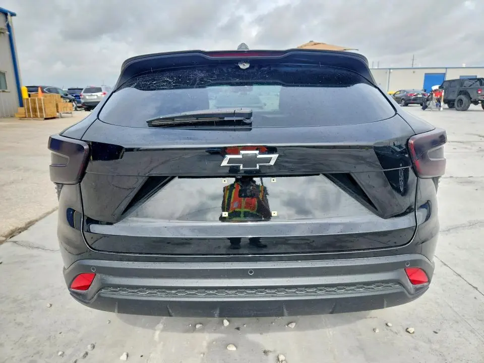 2025 CHEVROLET TRAX LS  