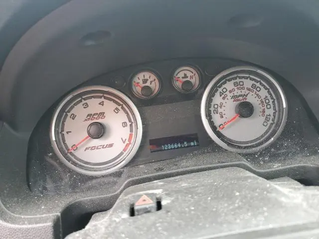 2010 FORD FOCUS SE  