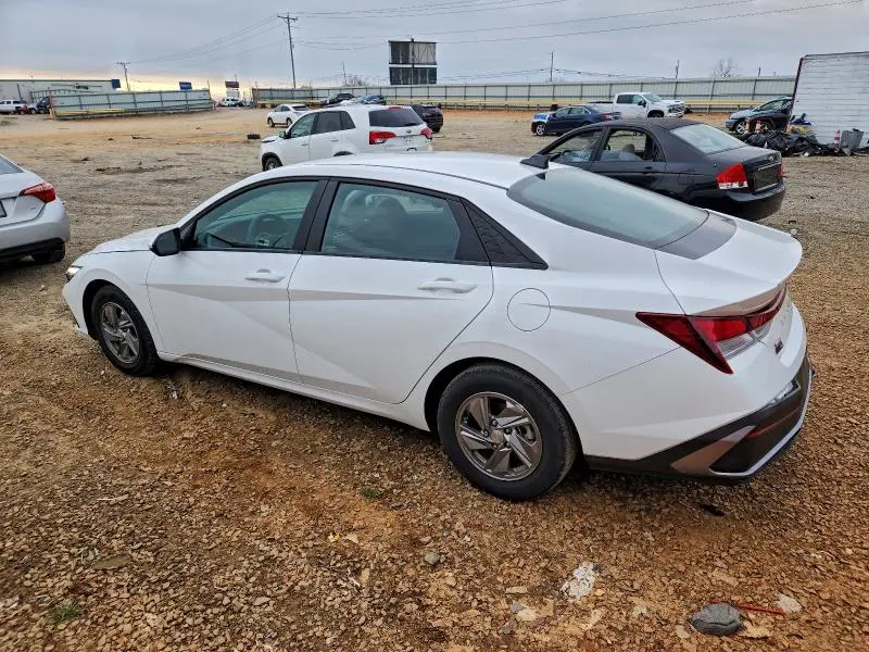 2024 HYUNDAI ELANTRA SE  