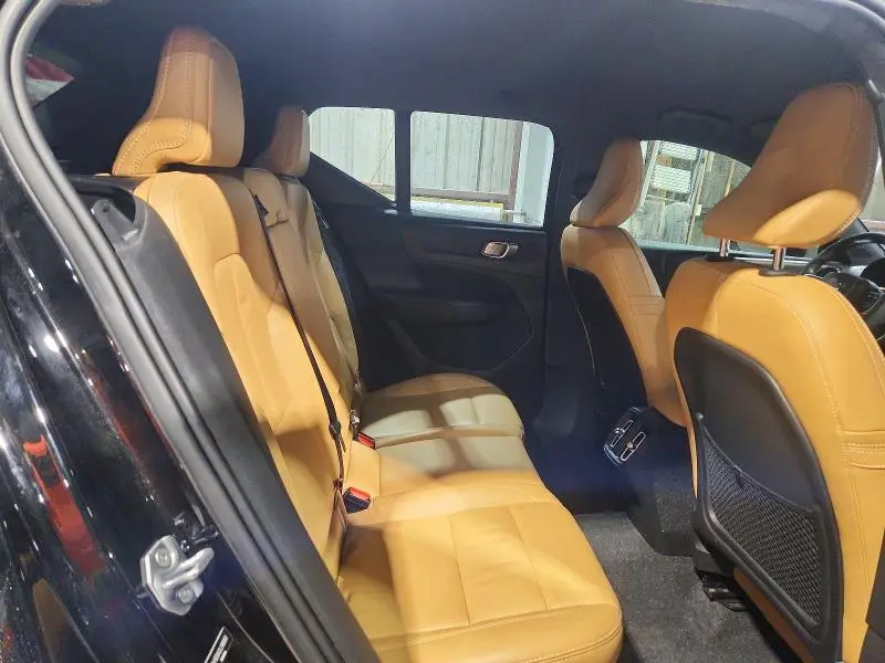 2020 VOLVO XC40 T5 MOMENTUM  
