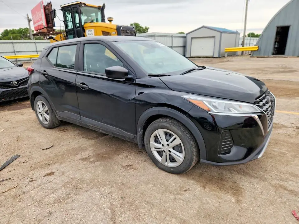 2023 NISSAN KICKS S  