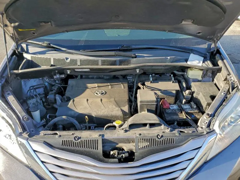 2016 TOYOTA SIENNA XLE  