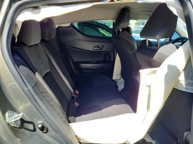 2021 TOYOTA C-HR LE  