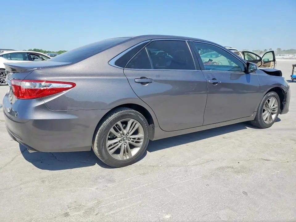 2017 TOYOTA CAMRY SE  