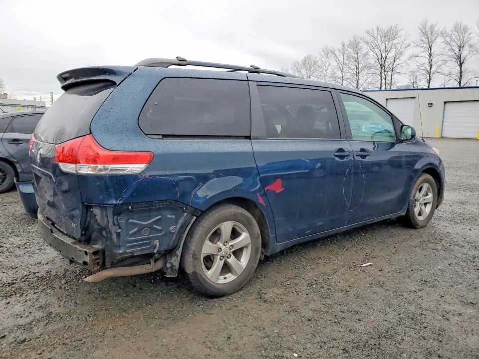 2011 TOYOTA SIENNA LE  
