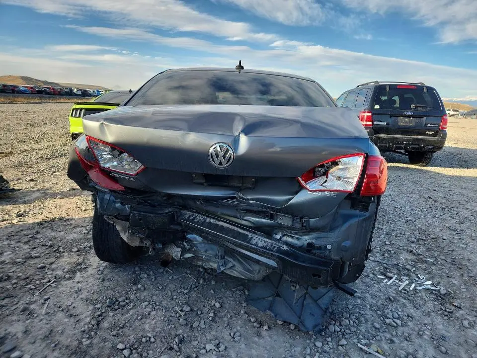 2013 VOLKSWAGEN JETTA SE  
