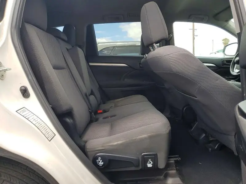 2019 TOYOTA HIGHLANDER LE  