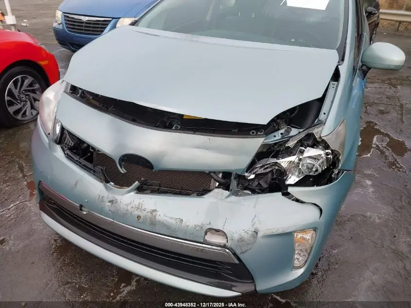 2013 TOYOTA PRIUS PLUG-IN  