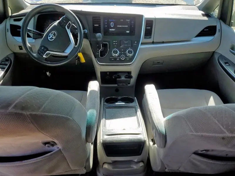 2017 TOYOTA SIENNA LE  