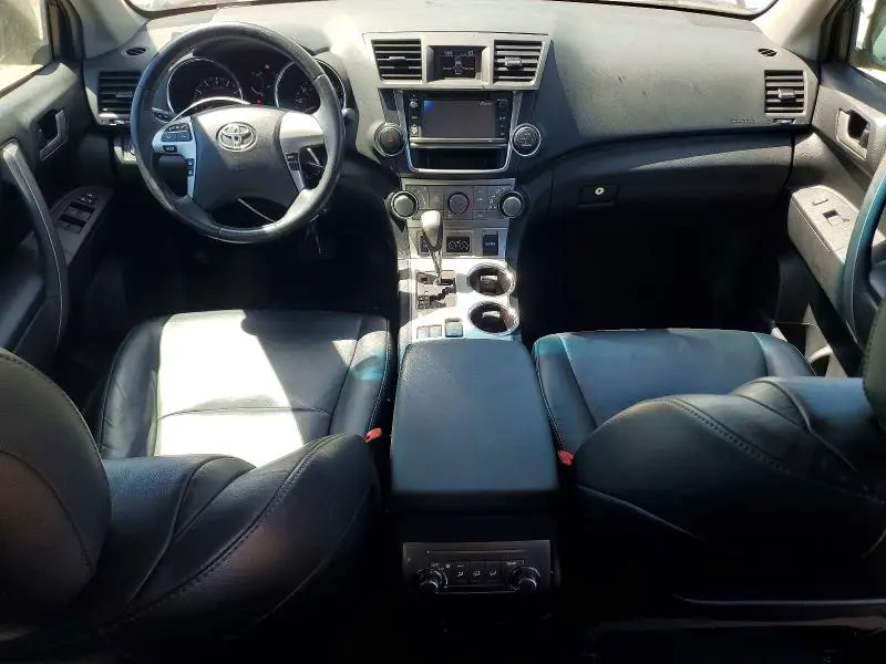 2013 TOYOTA HIGHLANDER SE  