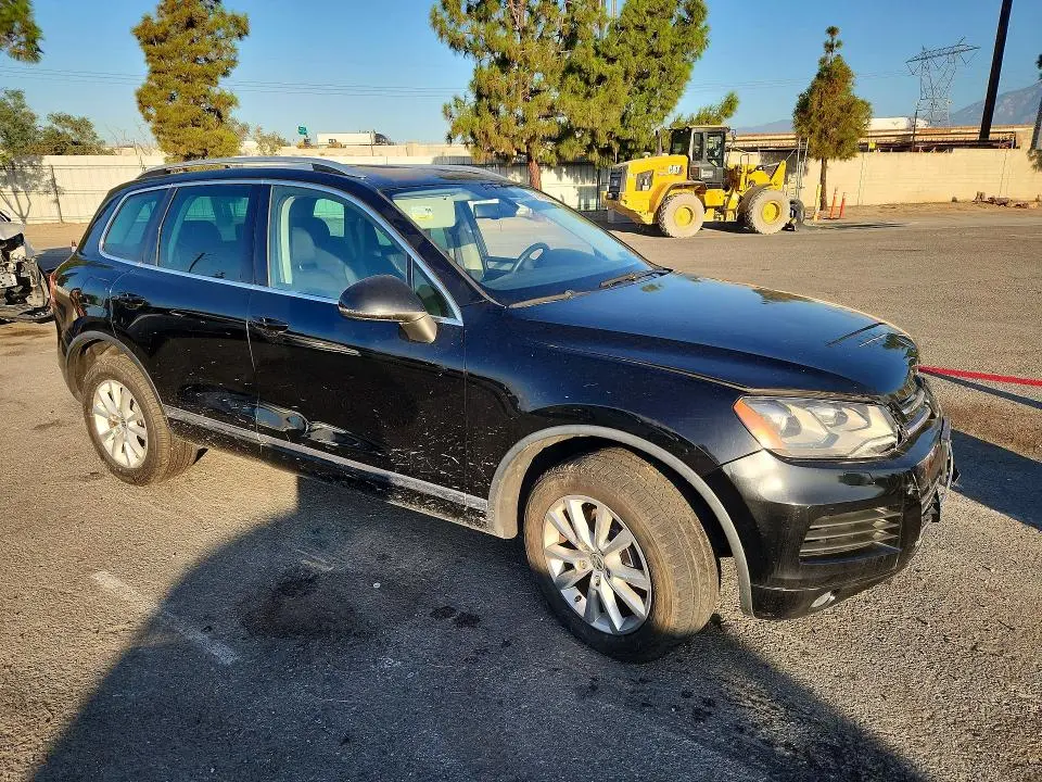 2014 VOLKSWAGEN TOUAREG V6  