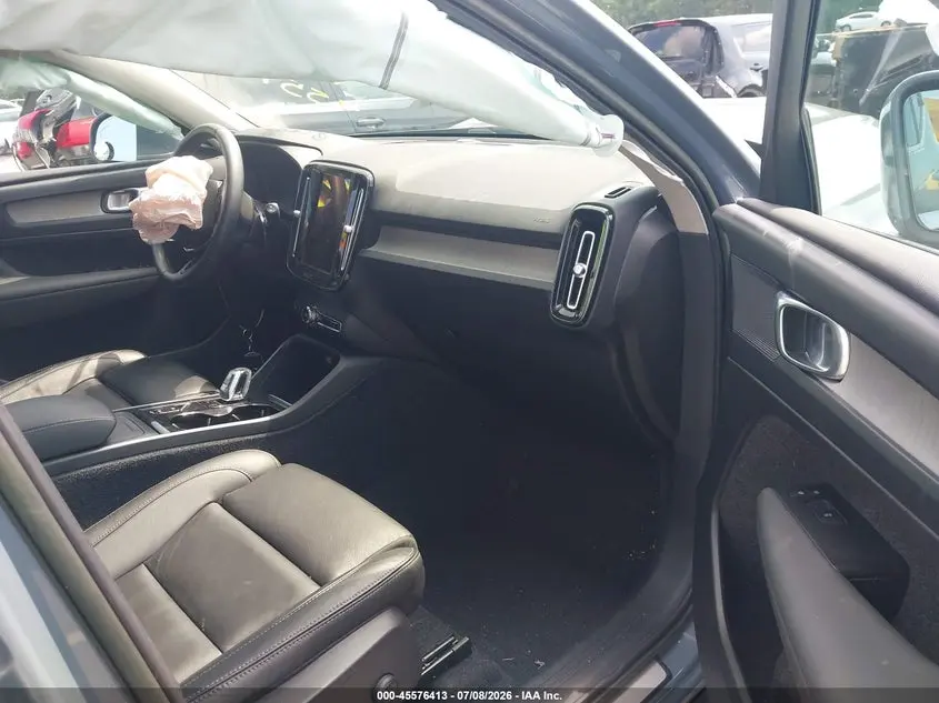 2023 VOLVO XC40 B5 PLUS BRIGHT THEME