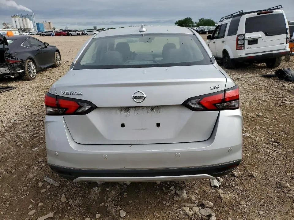 2021 NISSAN VERSA SV  