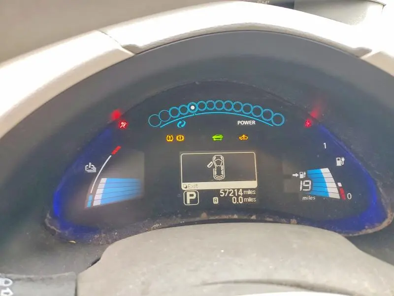 2011 NISSAN LEAF SV  