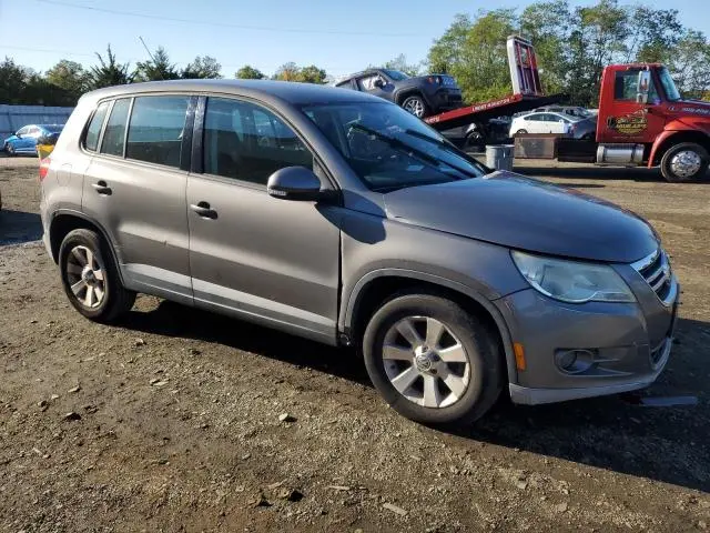 2010 VOLKSWAGEN TIGUAN SE  
