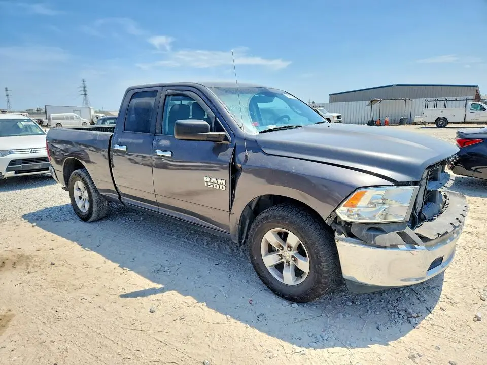 2016 RAM 1500 SLT  
