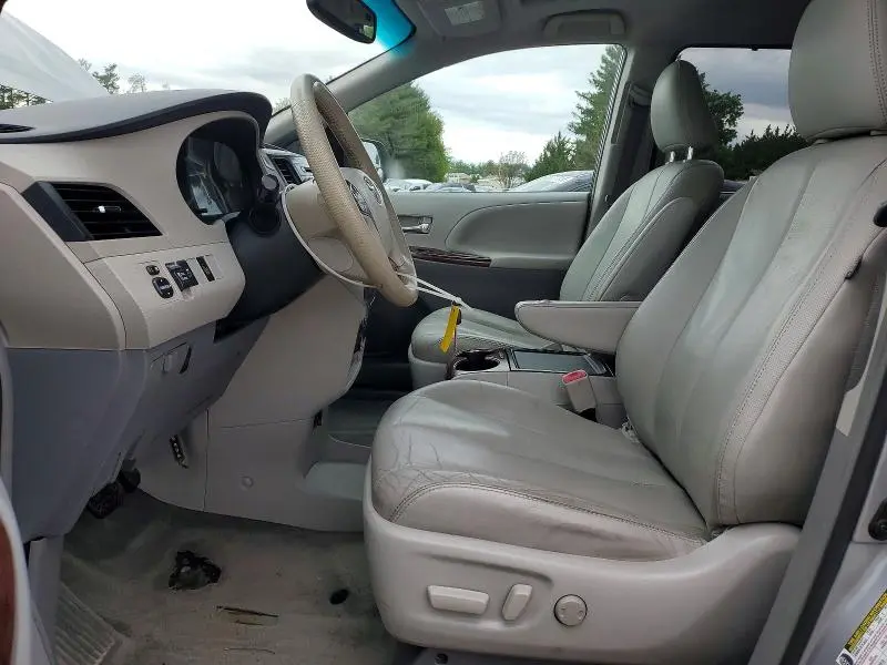 2014 TOYOTA SIENNA XLE 7-PASSENGER  