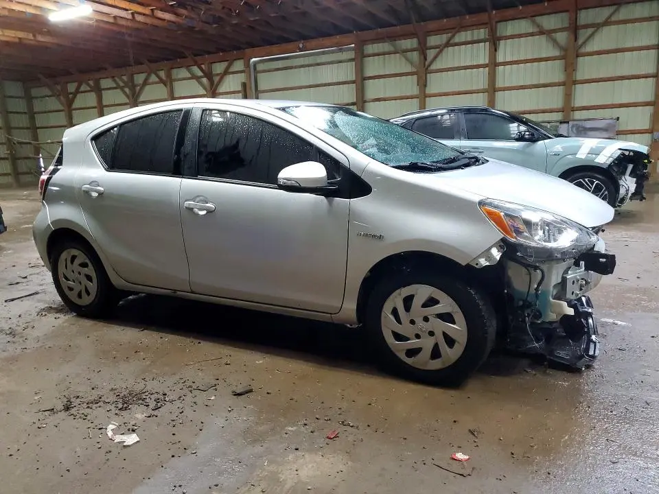 2016 TOYOTA PRIUS C ONE  