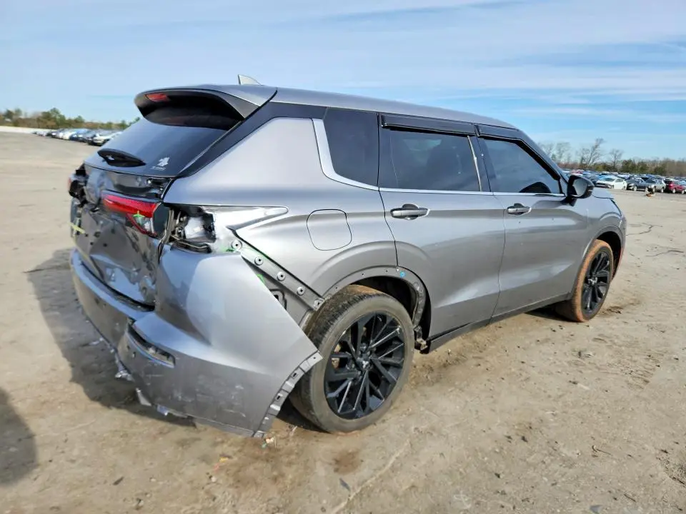 2022 MITSUBISHI OUTLANDER SE  