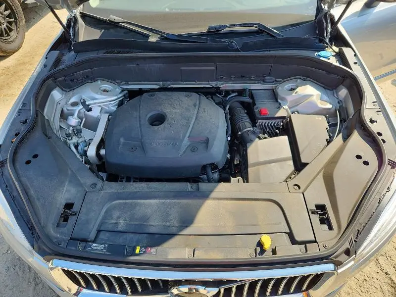 2022 VOLVO XC90 T6 MOMENTUM  
