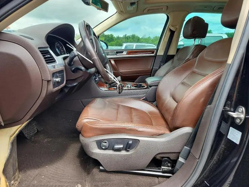 2011 VOLKSWAGEN TOUAREG V6  