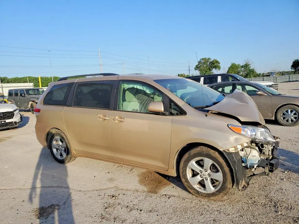 2011 TOYOTA SIENNA LE  