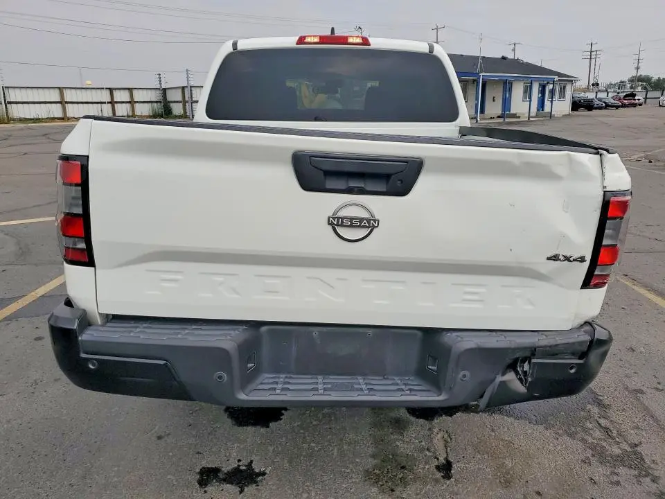 2022 NISSAN FRONTIER S  