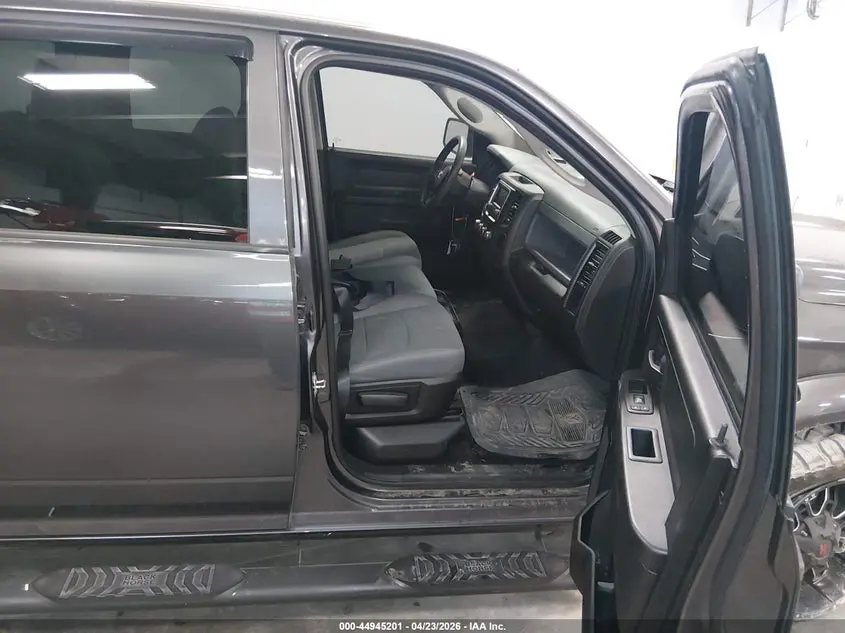 2017 RAM 1500 EXPRESS  4X4 5'7 BOX