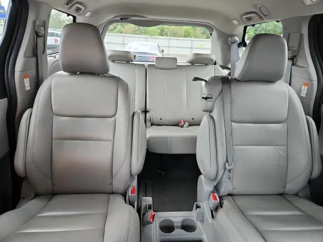 2020 TOYOTA SIENNA XLE  