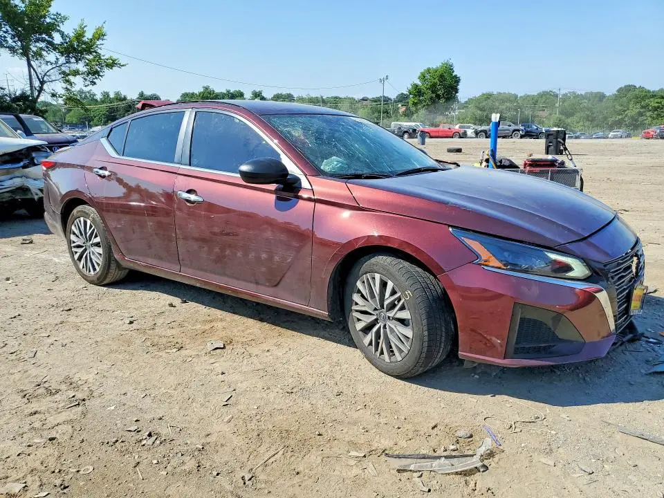 2024 NISSAN ALTIMA SV  
