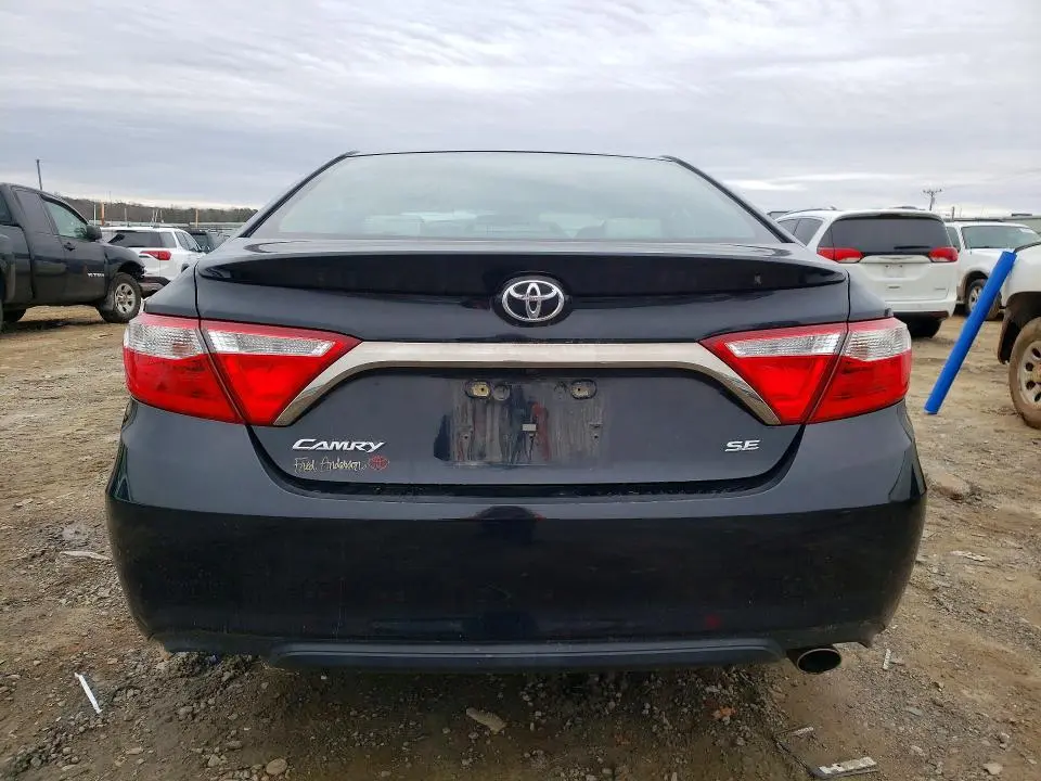 2016 TOYOTA CAMRY SE  