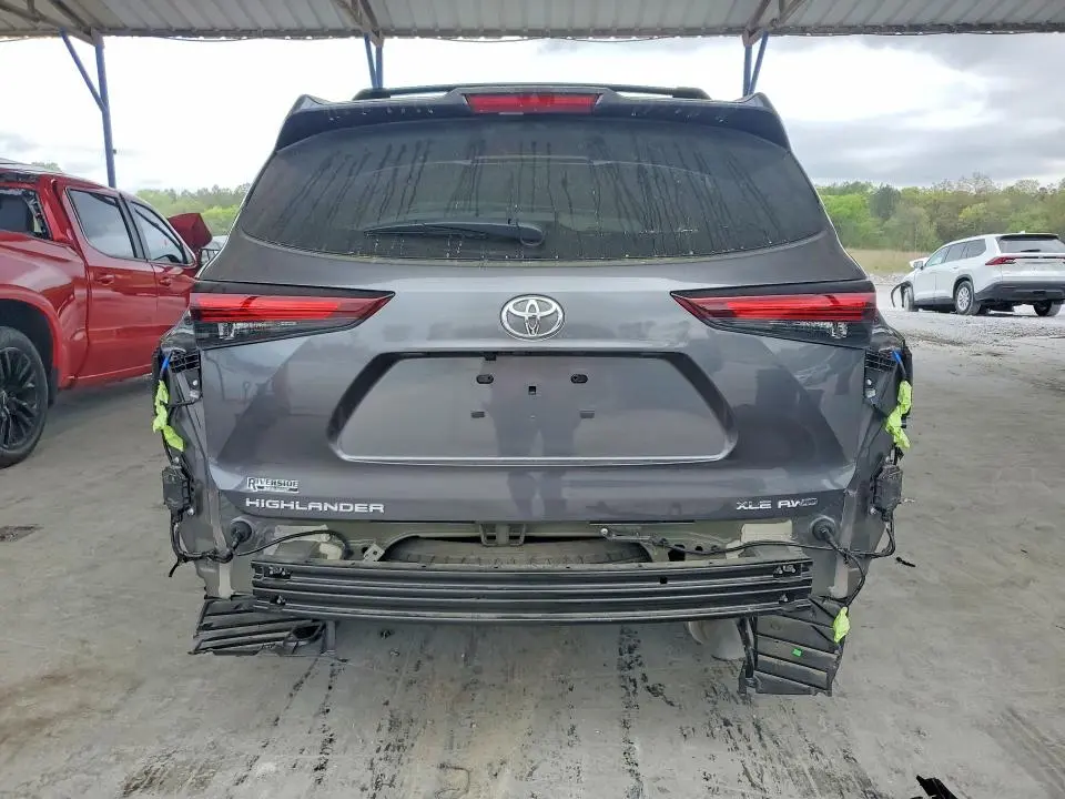 2024 TOYOTA HIGHLANDER XLE  