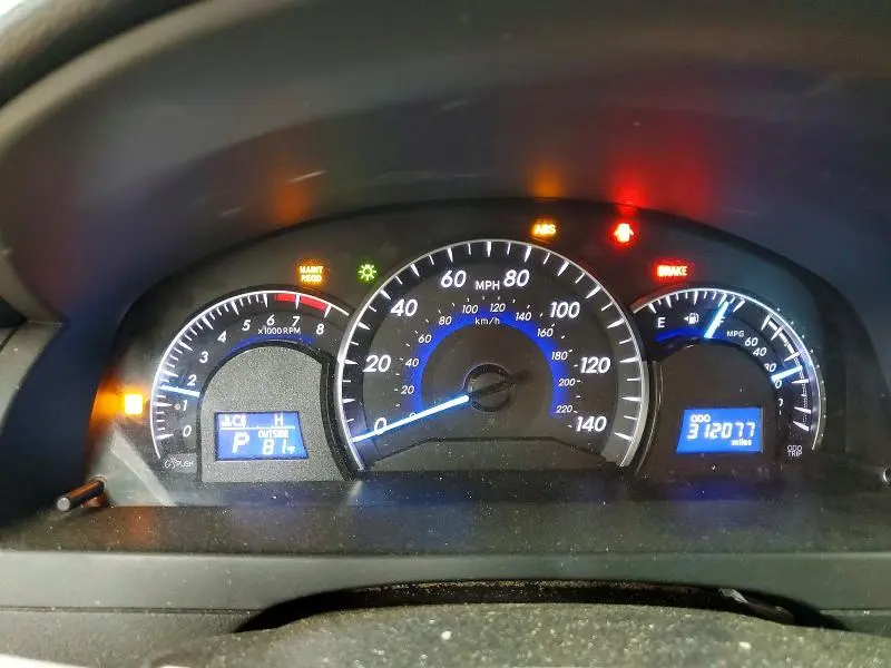 2014 TOYOTA CAMRY XLE  