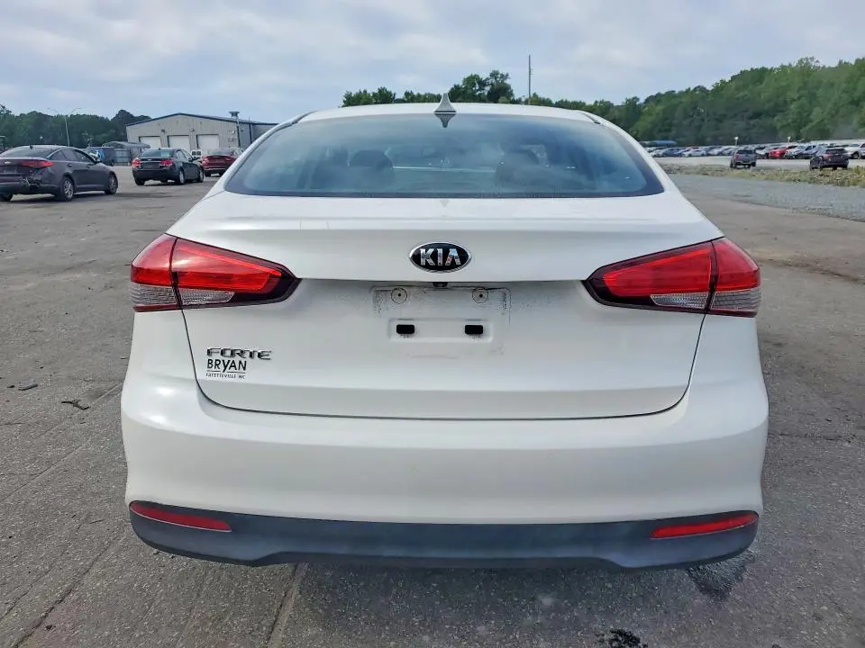 2017 KIA FORTE LX  