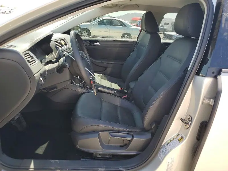 2011 VOLKSWAGEN JETTA SE  
