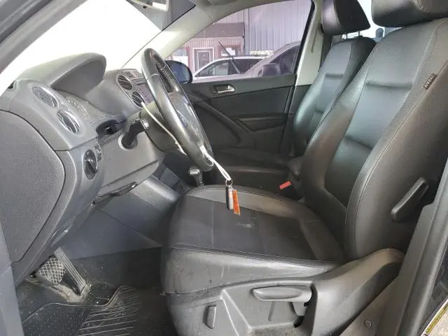 2010 VOLKSWAGEN TIGUAN SE  