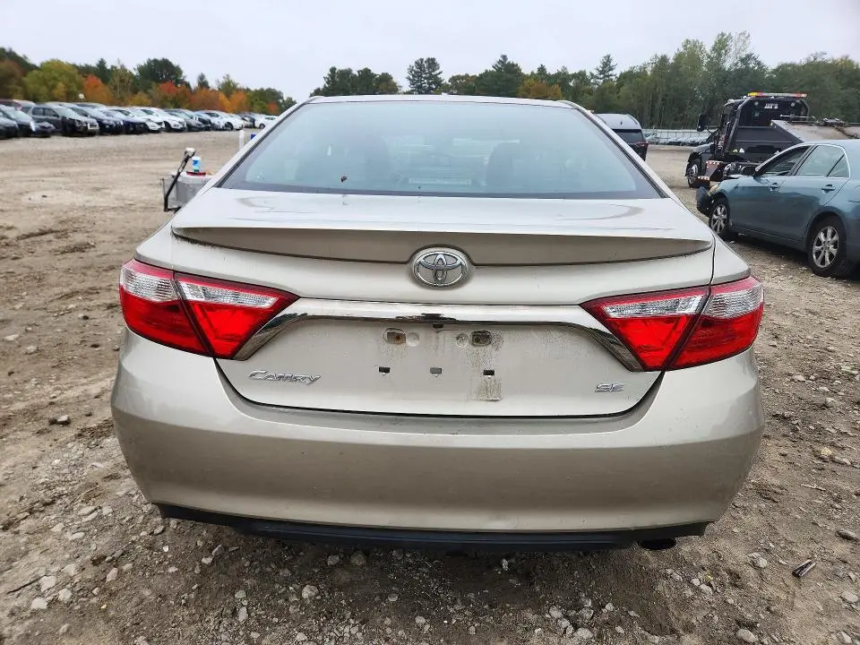 2017 TOYOTA CAMRY SE  