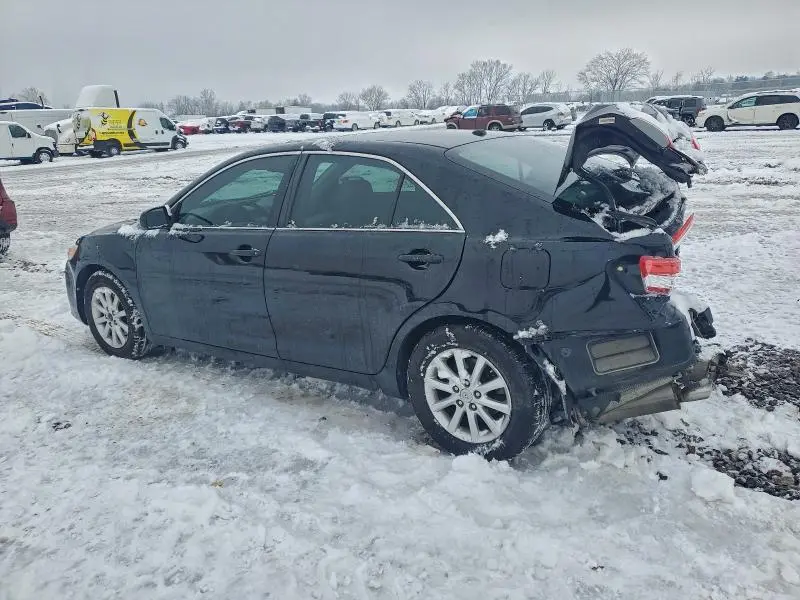 2011 TOYOTA CAMRY SE  