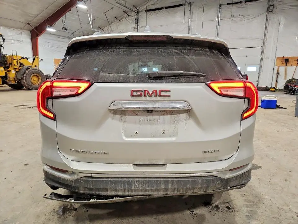 2022 GMC TERRAIN SLT  