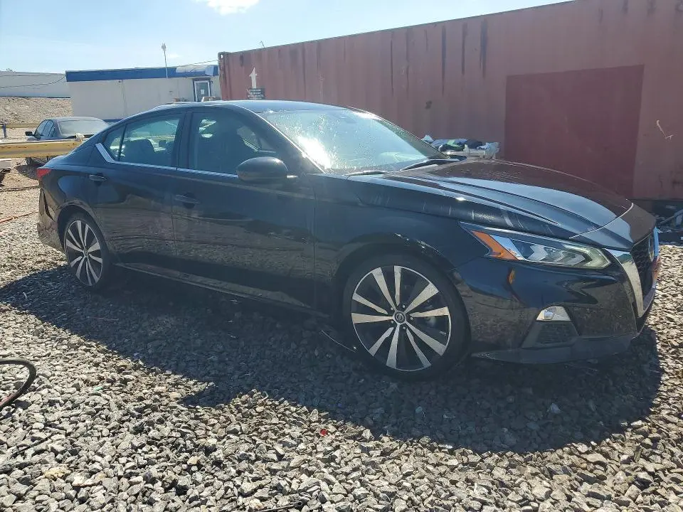 2021 NISSAN ALTIMA SR  