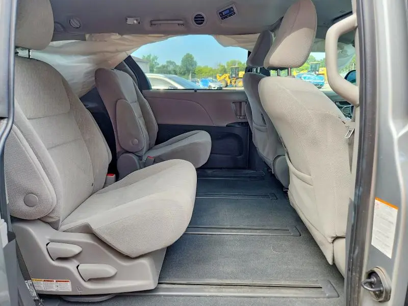 2020 TOYOTA SIENNA LE  