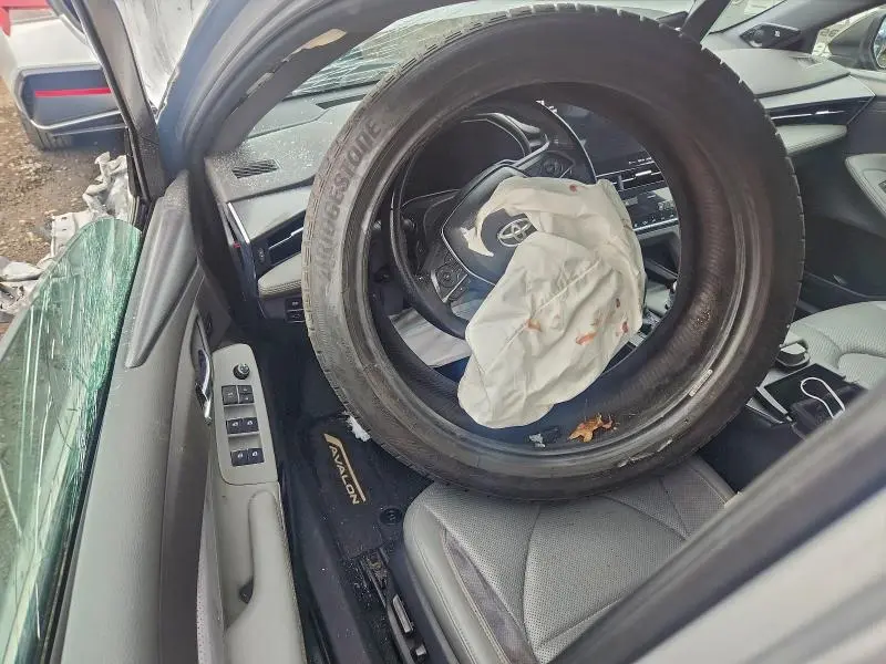 2019 TOYOTA AVALON XLE  
