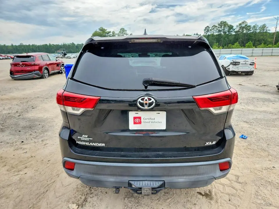2019 TOYOTA HIGHLANDER XLE  