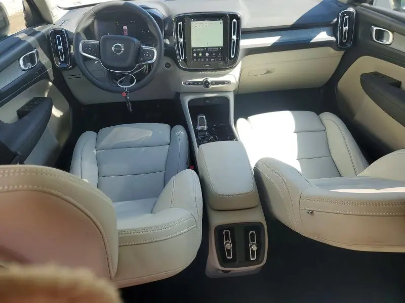 2026 VOLVO XC40 PLUS  