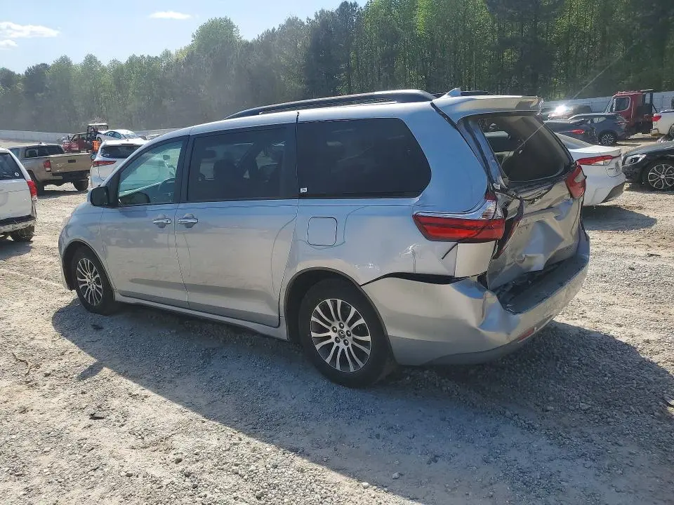 2019 TOYOTA SIENNA XLE 8-PASSENGER  