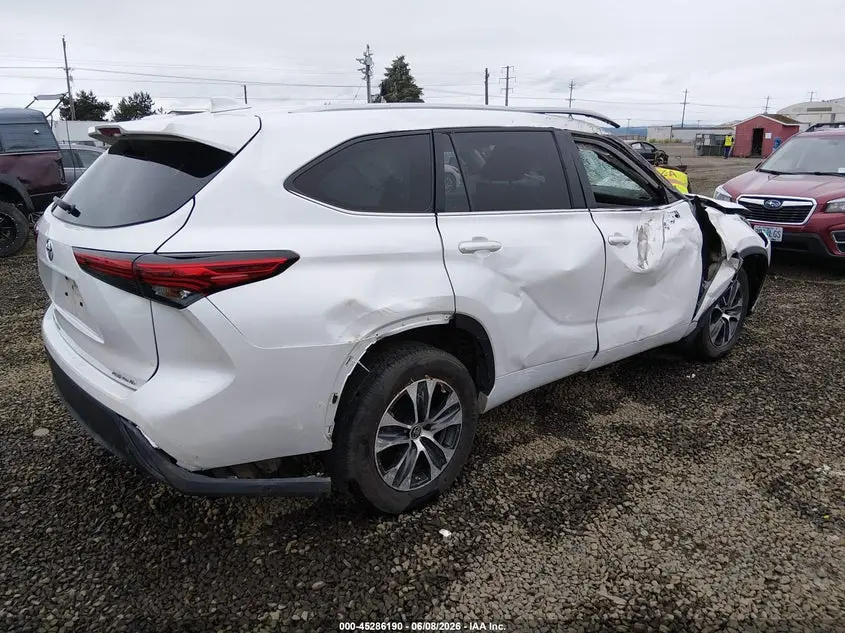 2022 TOYOTA HIGHLANDER XLE