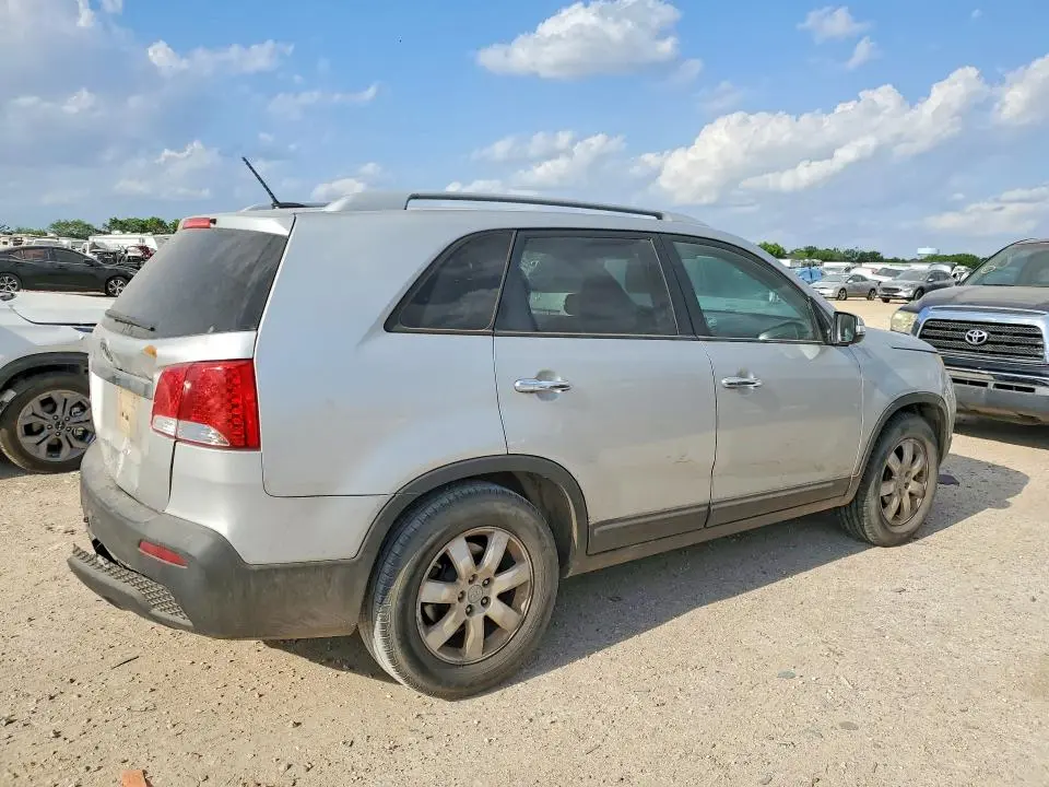 2013 KIA SORENTO LX  