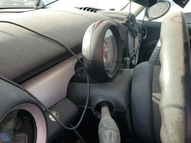 2011 MINI COOPER 