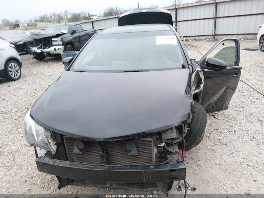 2012 TOYOTA CAMRY SE